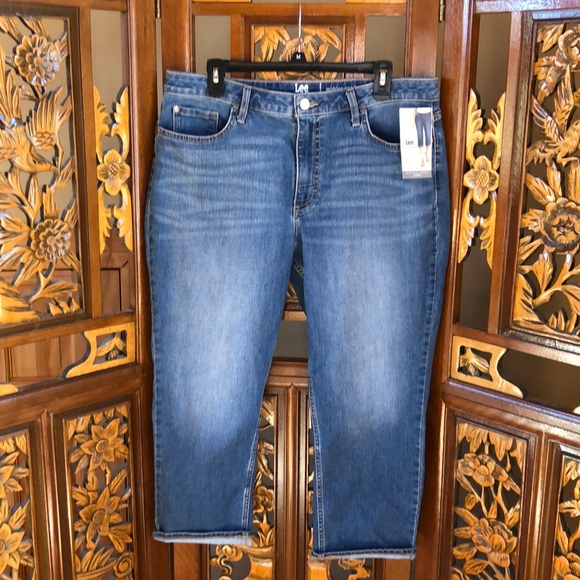 lee rider mid rise capri jeans